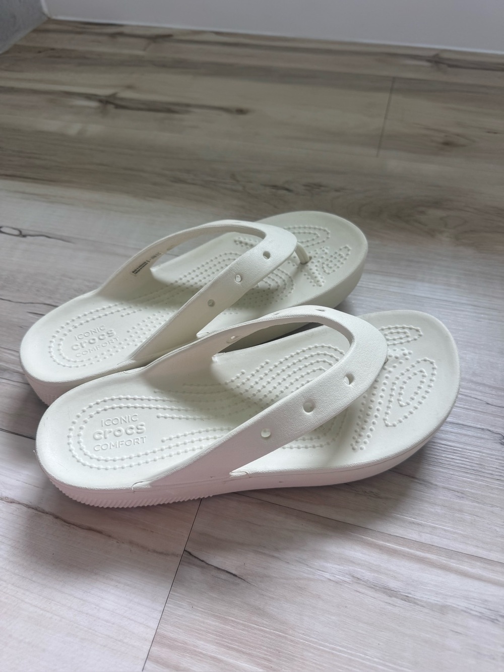 CROCS Cushioned Flip Sandals W5